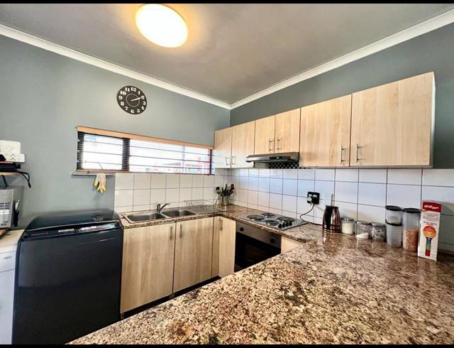 3 BEDROOM FREESTANDING FOR SALE IN RIVERTON